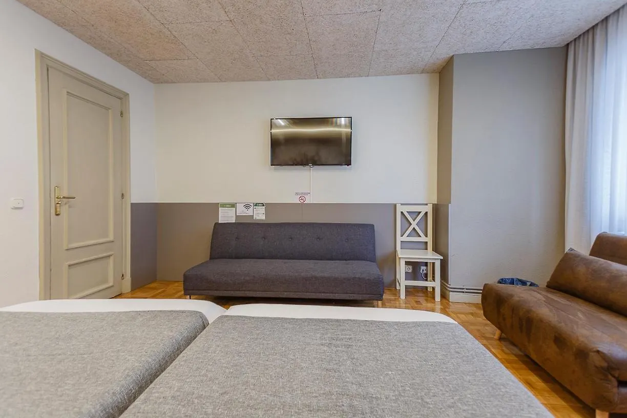 Hostal Rodas Pamplona 0*,